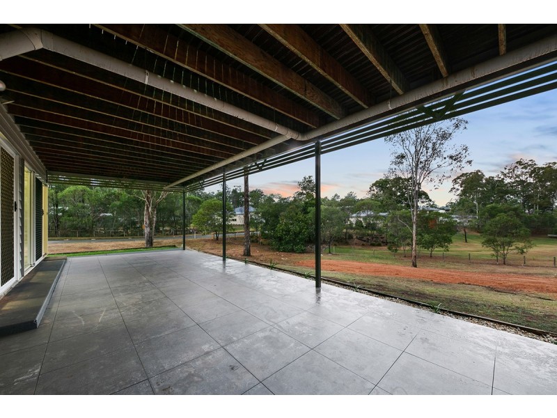 2 Josette Place, Pine Mountain QLD 4306