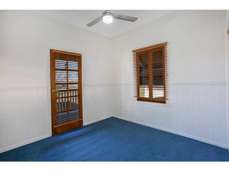 4 W M Hughes Street, North Ipswich QLD 4305