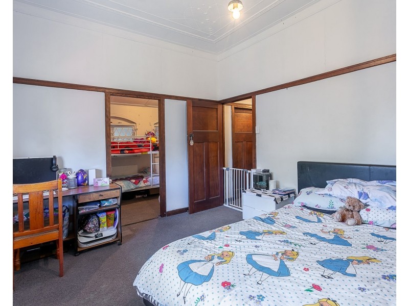 18 Bright Street, Newtown QLD 4305