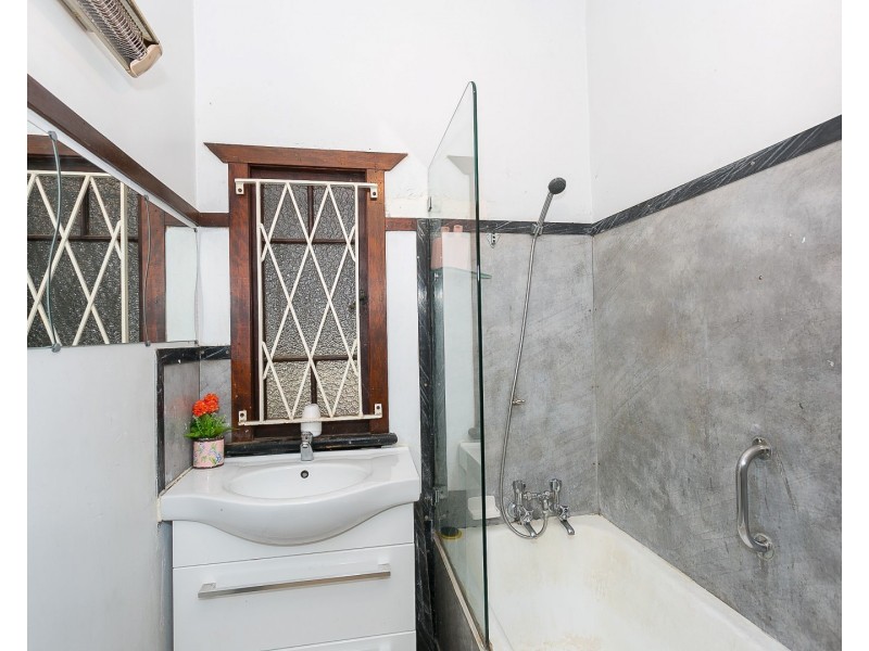 18 Bright Street, Newtown QLD 4305