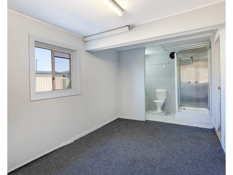 1 Madden Street, Silkstone QLD 4304