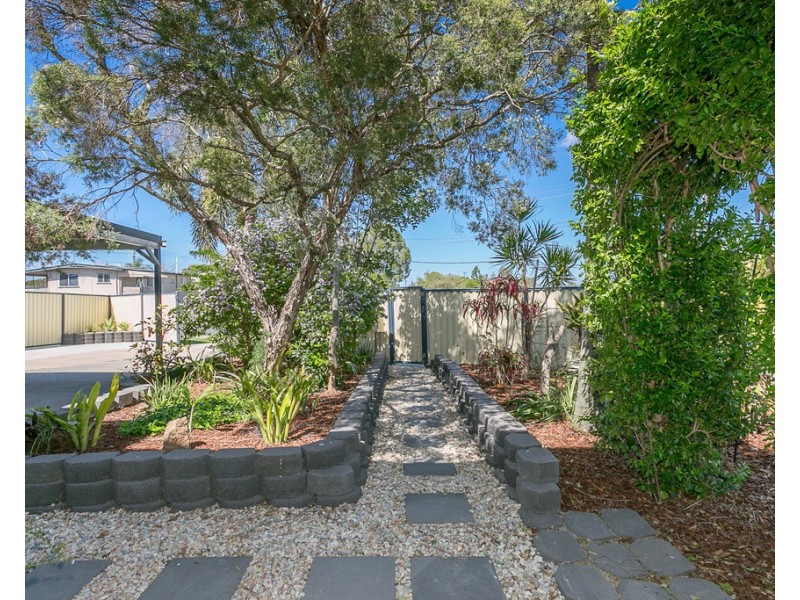 1 Madden Street, Silkstone QLD 4304