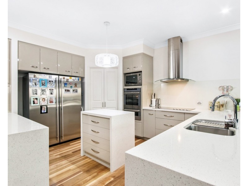 9 Kingston Drive, Flinders View QLD 4305