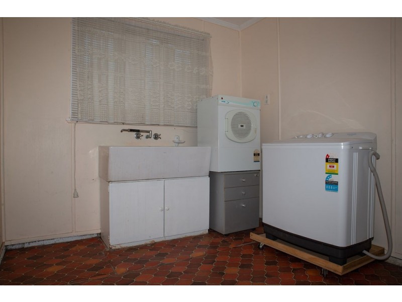 13 Brisbane Road, Dinmore QLD 4303