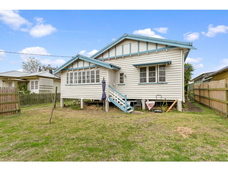 117 Glebe Road, Silkstone QLD 4304