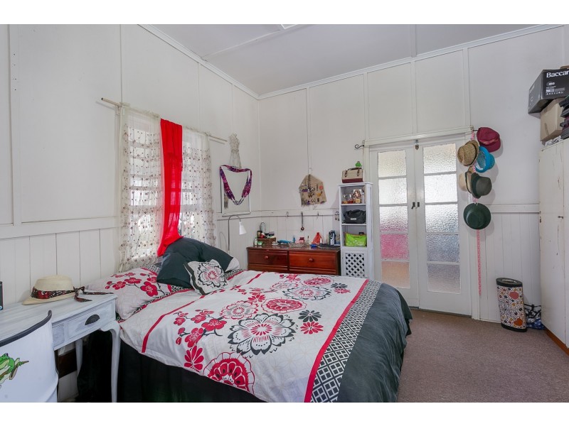 117 Glebe Road, Silkstone QLD 4304