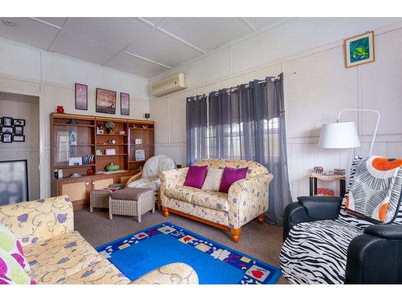 117 Glebe Road, Silkstone QLD 4304