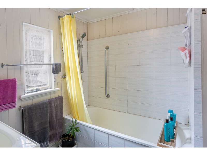 117 Glebe Road, Silkstone QLD 4304