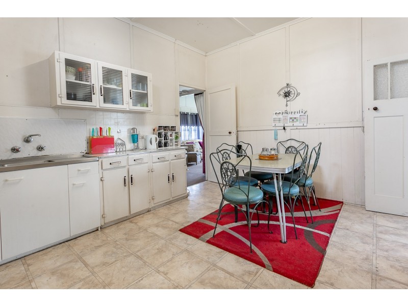 117 Glebe Road, Silkstone QLD 4304