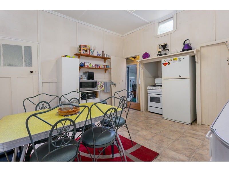 117 Glebe Road, Silkstone QLD 4304