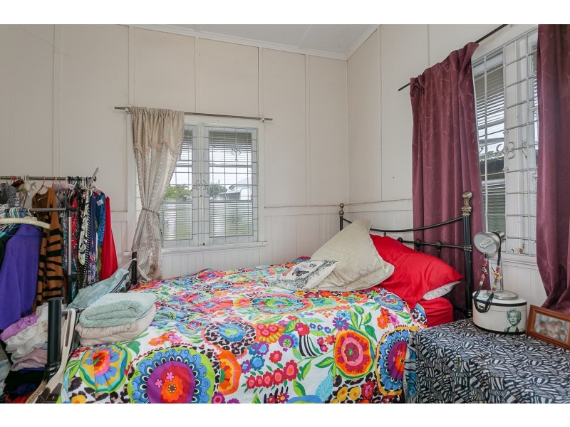 117 Glebe Road, Silkstone QLD 4304