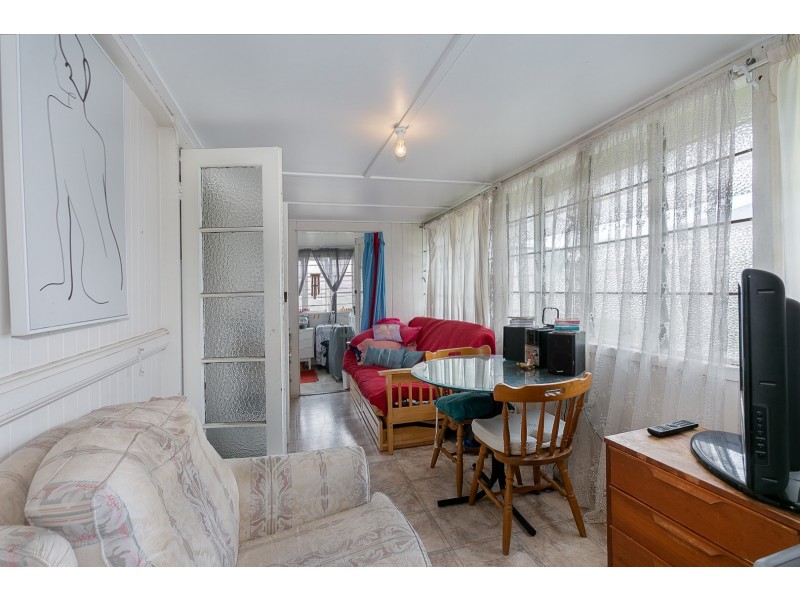 117 Glebe Road, Silkstone QLD 4304