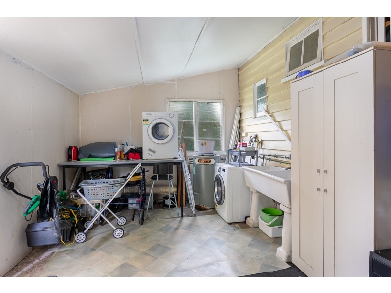 117 Glebe Road, Silkstone QLD 4304