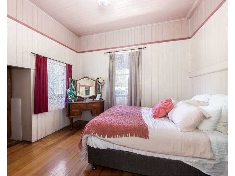 31 Bergin Street, Booval QLD 4304