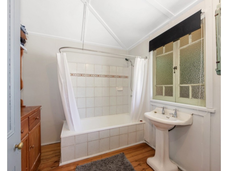 31 Bergin Street, Booval QLD 4304