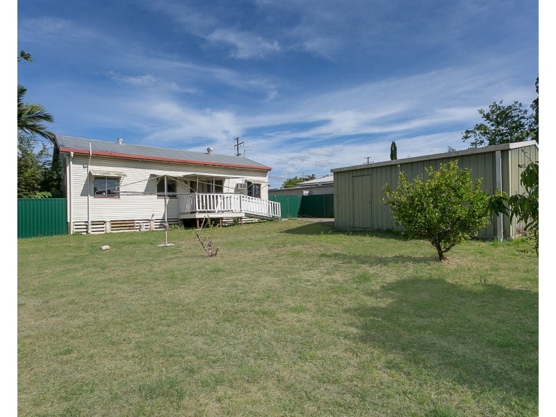 192 South Station Road, Silkstone QLD 4304