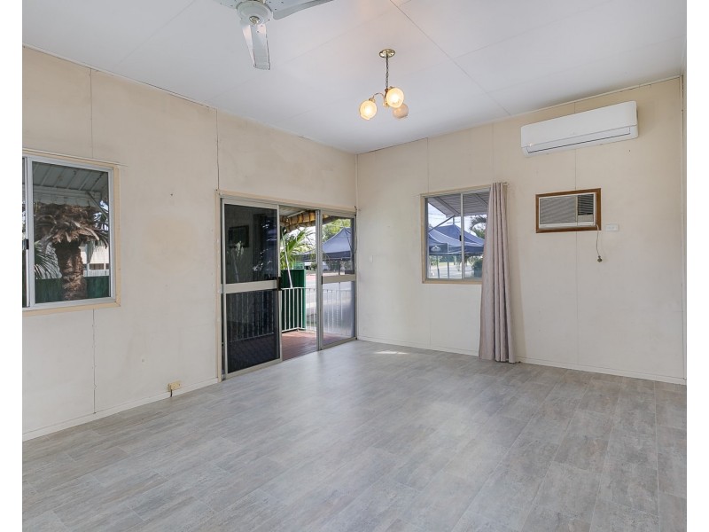 192 South Station Road, Silkstone QLD 4304