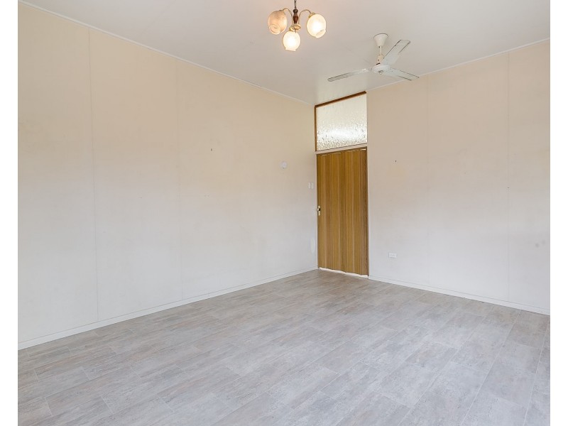 192 South Station Road, Silkstone QLD 4304