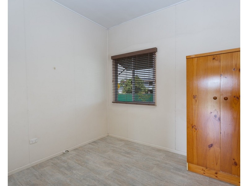 192 South Station Road, Silkstone QLD 4304