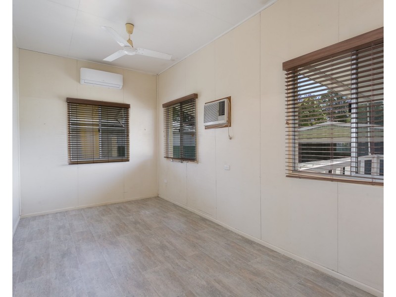 192 South Station Road, Silkstone QLD 4304