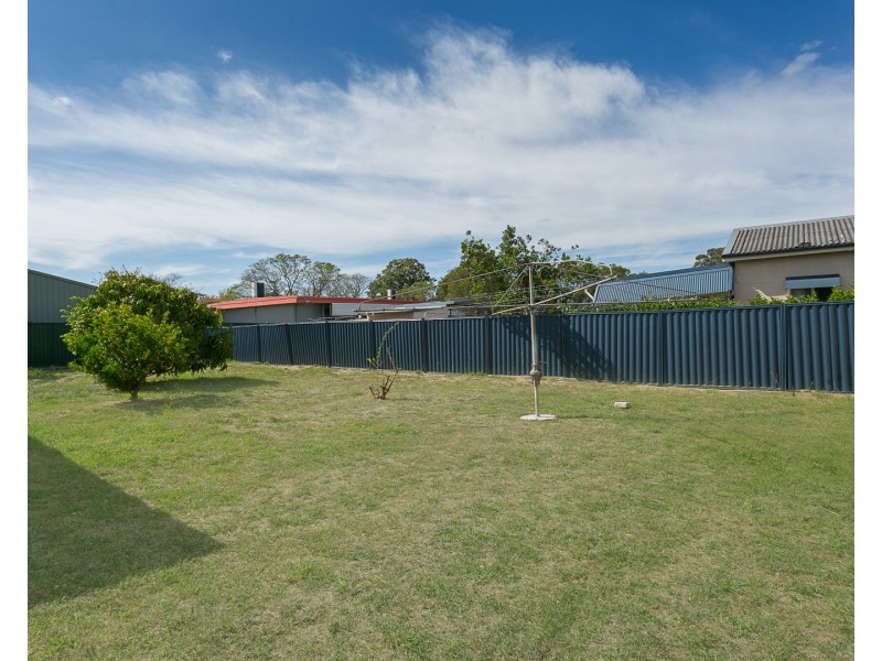 192 South Station Road, Silkstone QLD 4304