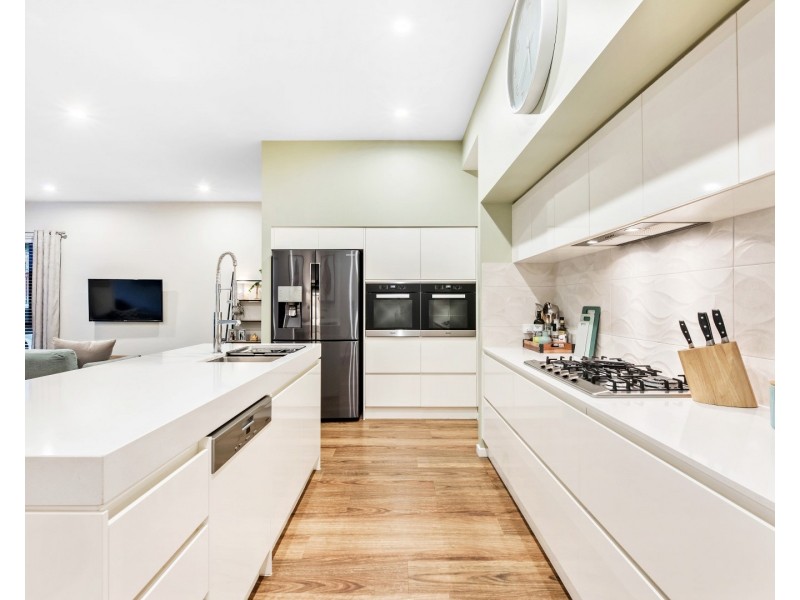 34 Shiloh Court, Pine Mountain QLD 4306