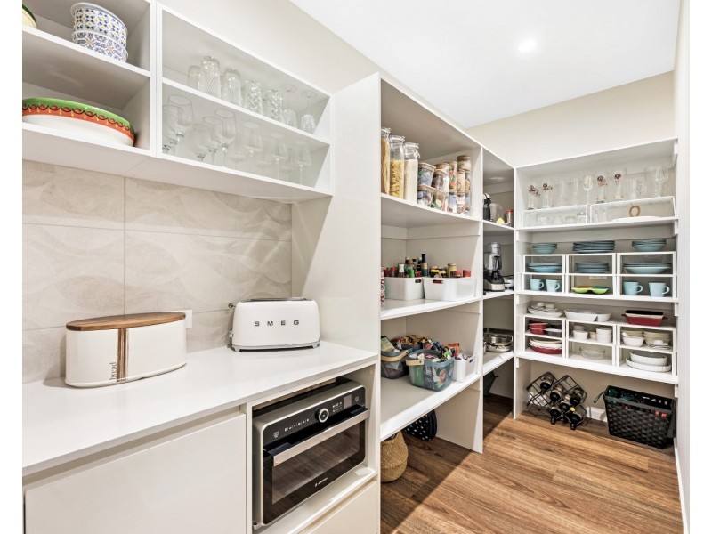 34 Shiloh Court, Pine Mountain QLD 4306