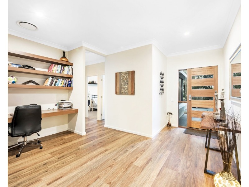 34 Shiloh Court, Pine Mountain QLD 4306