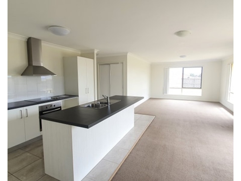 16 Kestrel Street, Lowood QLD 4311