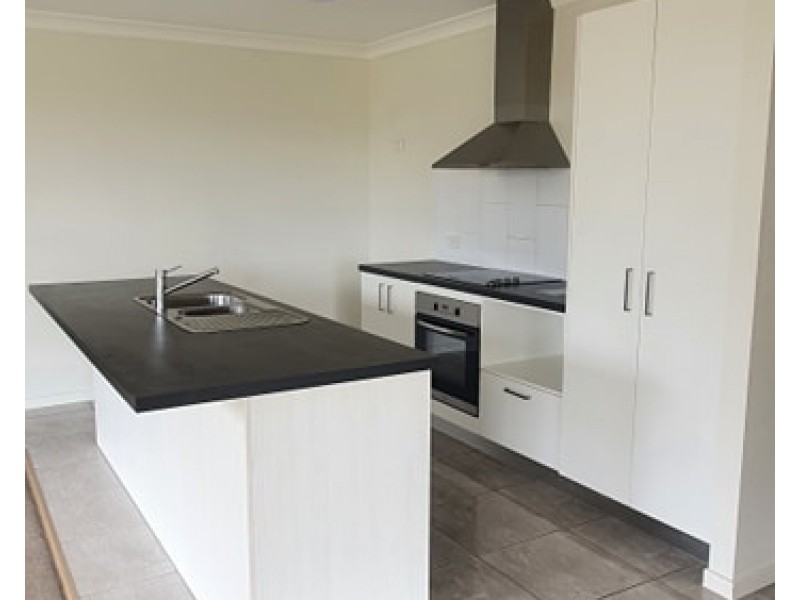 16 Kestrel Street, Lowood QLD 4311