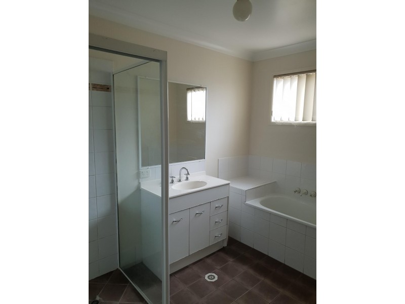 1 Barnes Court, Redbank QLD 4301