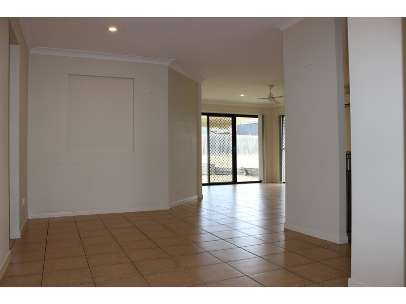 24 Wattle Crescent, Raceview QLD 4305