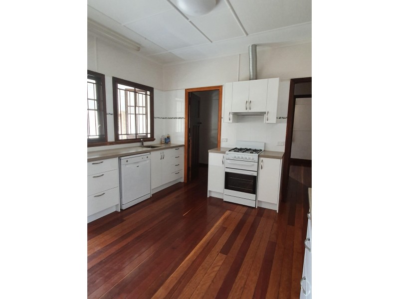 26 Crown Street, Silkstone QLD 4304