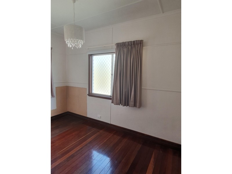26 Crown Street, Silkstone QLD 4304