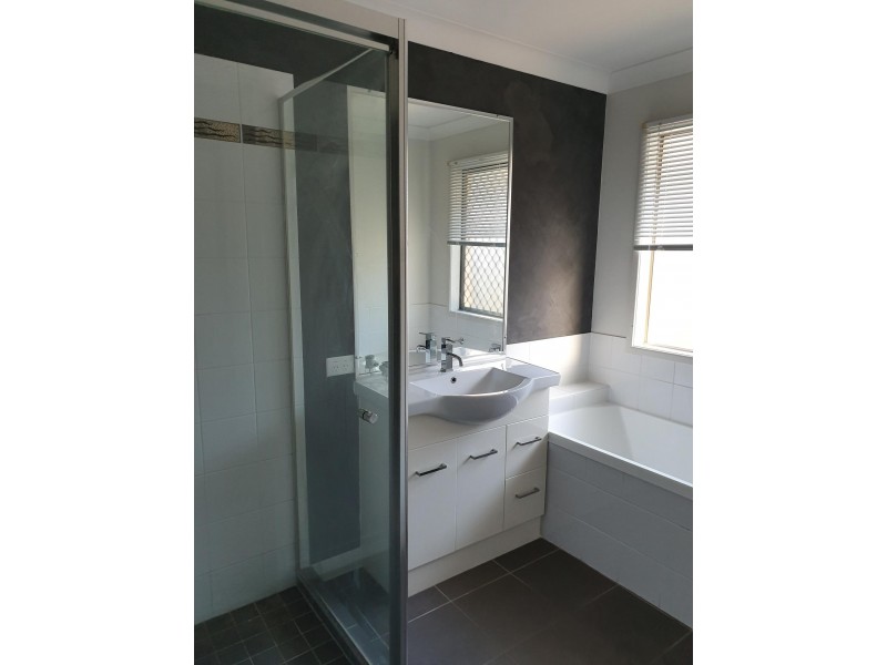 11 Burswood Close, Wulkuraka QLD 4305