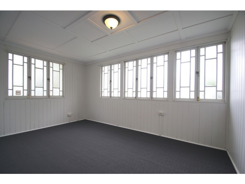 15 Holmes Street, North Ipswich QLD 4305