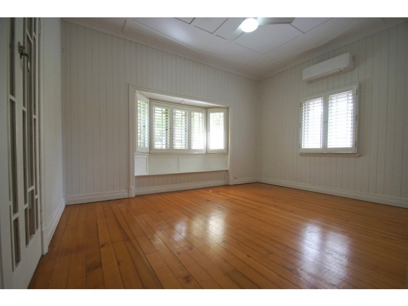 15 Holmes Street, North Ipswich QLD 4305