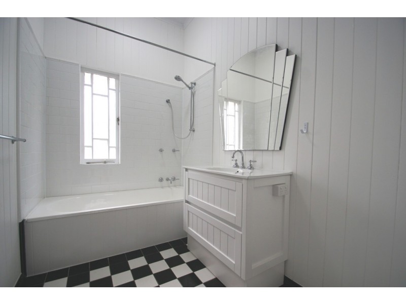 15 Holmes Street, North Ipswich QLD 4305