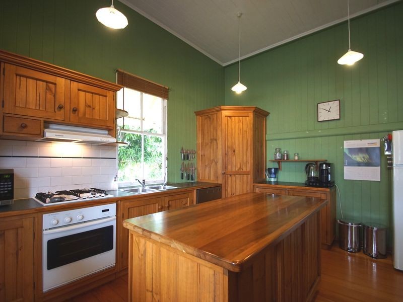 125 Glebe Road, Silkstone QLD 4304