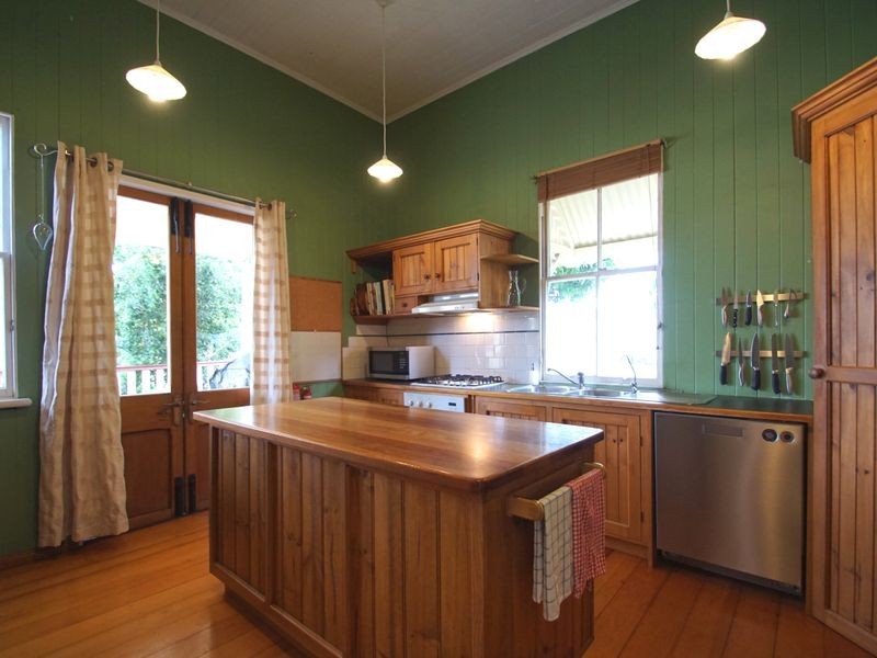 125 Glebe Road, Silkstone QLD 4304