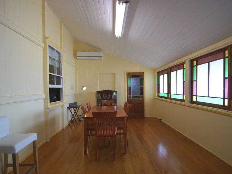 125 Glebe Road, Silkstone QLD 4304