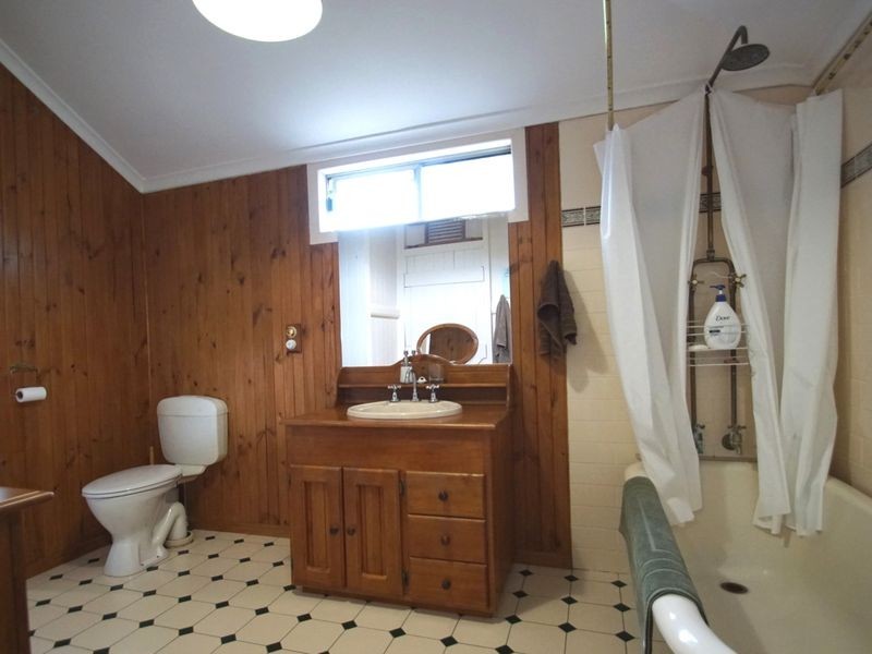 125 Glebe Road, Silkstone QLD 4304
