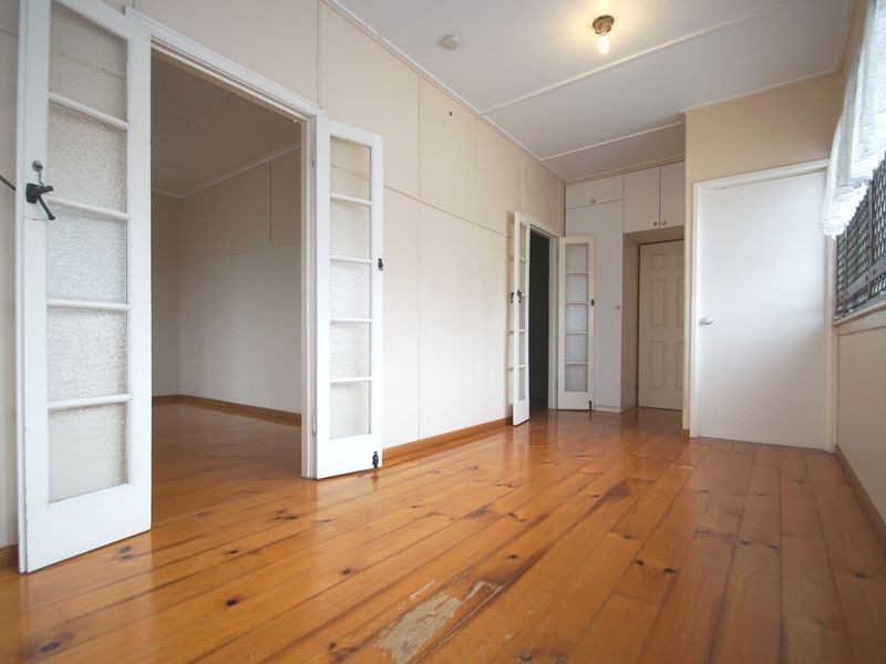 12 Flint Street, North Ipswich QLD 4305