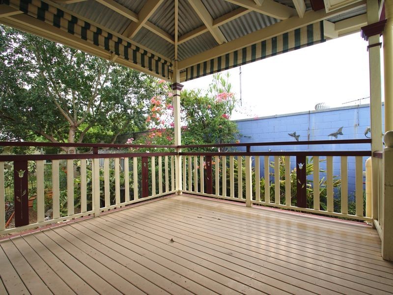 12 Flint Street, North Ipswich QLD 4305
