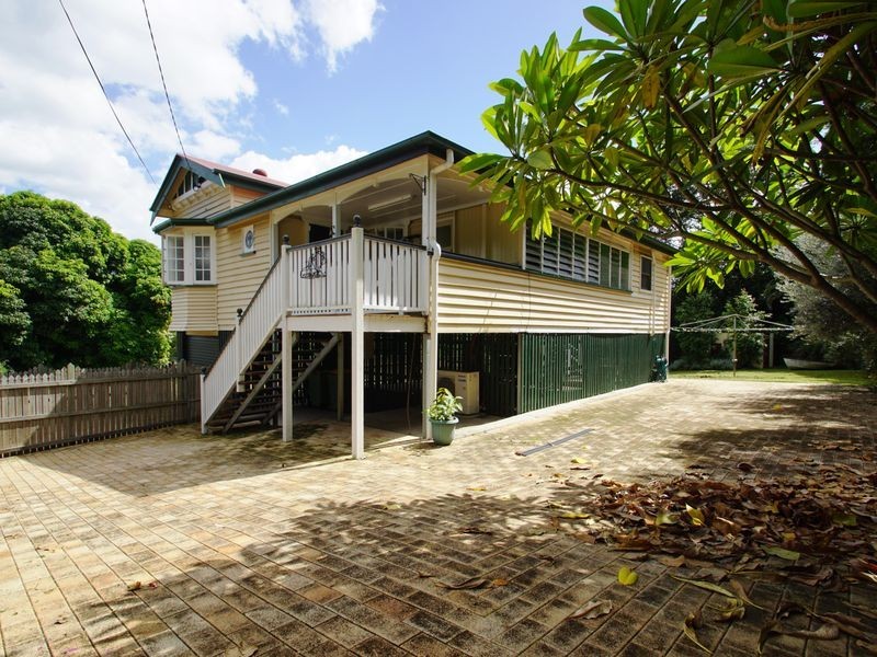 9 Torch Street, East Ipswich QLD 4305