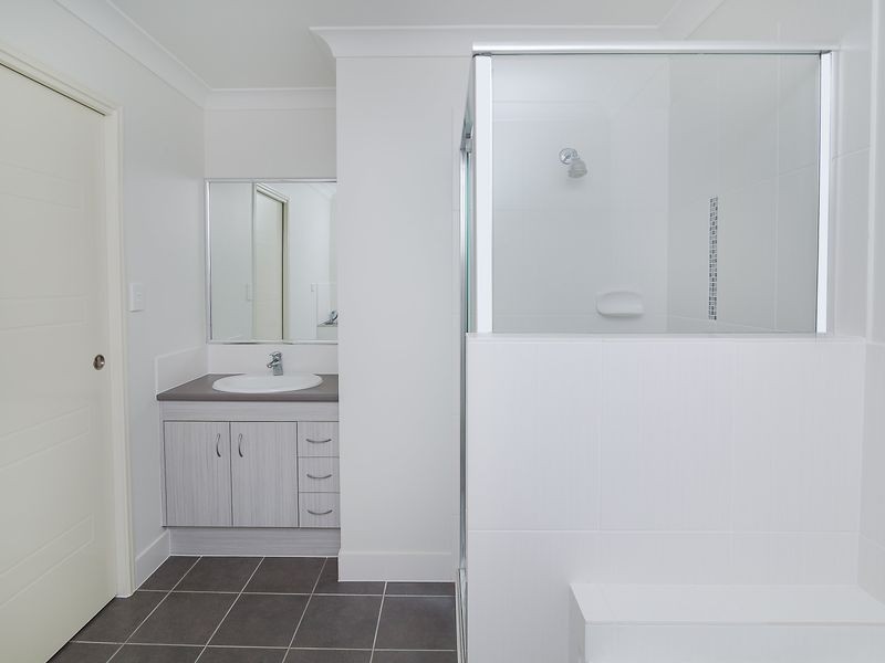 2/22 Nelson Circuit, Brassall QLD 4305