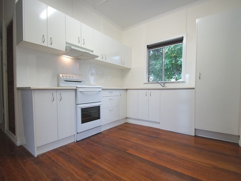 1 Gomer Street, Booval QLD 4304