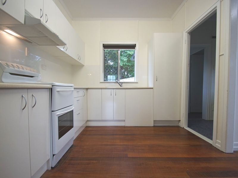 1 Gomer Street, Booval QLD 4304