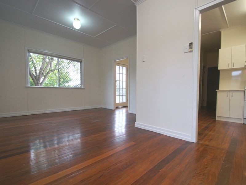 1 Gomer Street, Booval QLD 4304