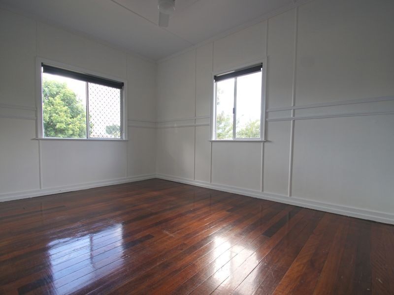 1 Gomer Street, Booval QLD 4304